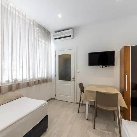 דירה E-home וארנה